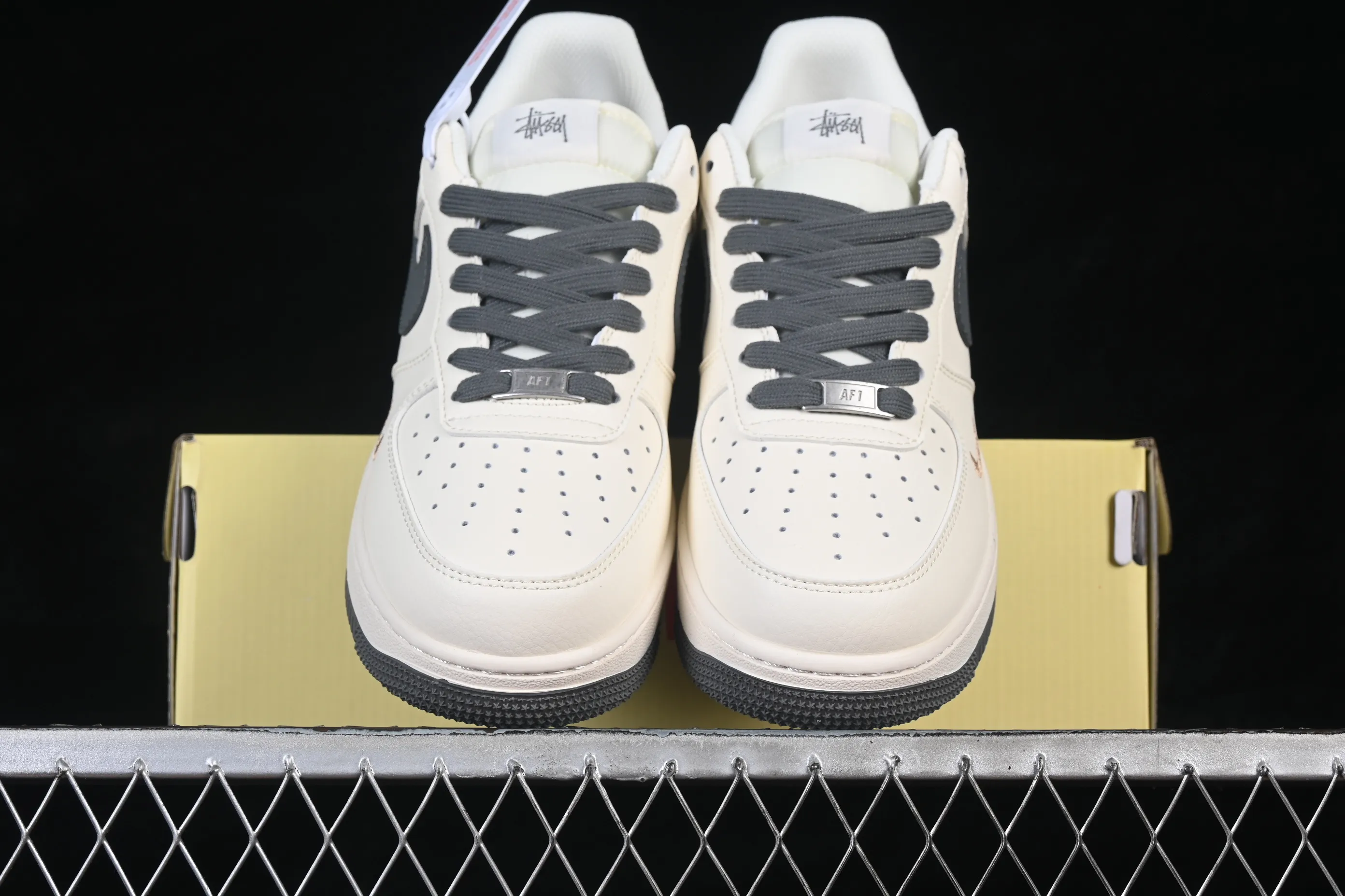 All categories Nk Air Force 1 Air Force series Nk Air Force 1 Low Air Force low-top Nike Air Force 1'07 Low Stusi co-branded rice dark gray gold label Air Force 1 low-top casual sneakers XX3168-223